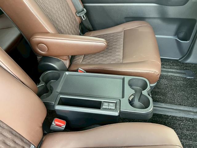 ノア ハイブリッドＺ　４ＷＤ　ドライブレコーダー　全周囲カメラ　ナビ　ＴＶ　クリアランスソナー　オートクルーズコントロール　レーンアシスト　パークアシスト　衝突被害軽減システム　両側電動スライドドア（40枚目）