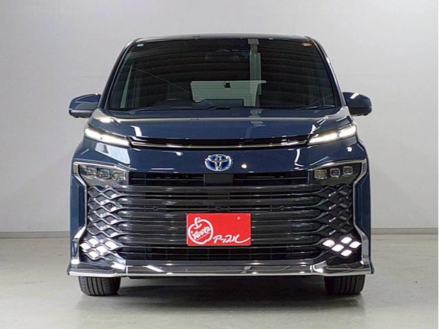 ヴォクシー ハイブリッドＳ－Ｚ　ナビ・ＴＶ・ディスプレイオーディオ・ＥＴＣ２．０・全方位モニター・リヤモニター・両側パワースライドドア・パワーバックドア・ユニバーサルステップ付（2枚目）