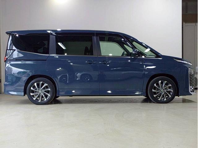 ヴォクシー ハイブリッドＳ－Ｚ　ナビ・ＴＶ・ディスプレイオーディオ・ＥＴＣ２．０・全方位モニター・リヤモニター・両側パワースライドドア・パワーバックドア・ユニバーサルステップ付（4枚目）