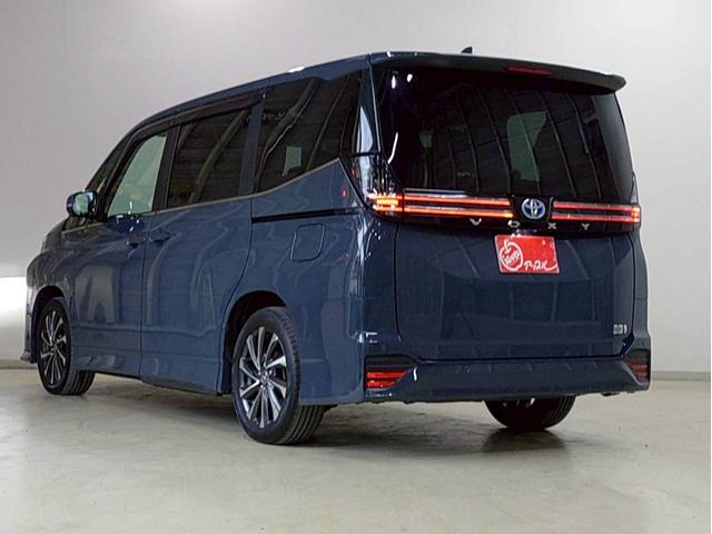 ヴォクシー ハイブリッドＳ－Ｚ　ナビ・ＴＶ・ディスプレイオーディオ・ＥＴＣ２．０・全方位モニター・リヤモニター・両側パワースライドドア・パワーバックドア・ユニバーサルステップ付（7枚目）