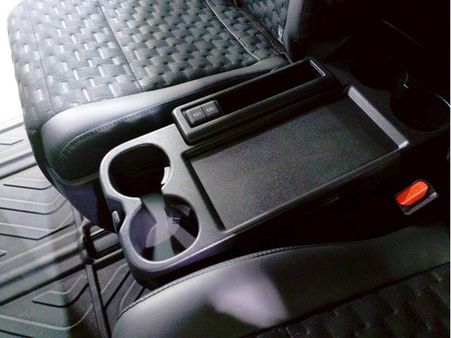 ヴォクシー ハイブリッドＳ－Ｚ　ナビ・ＴＶ・ディスプレイオーディオ・ＥＴＣ２．０・全方位モニター・リヤモニター・両側パワースライドドア・パワーバックドア・ユニバーサルステップ付（36枚目）