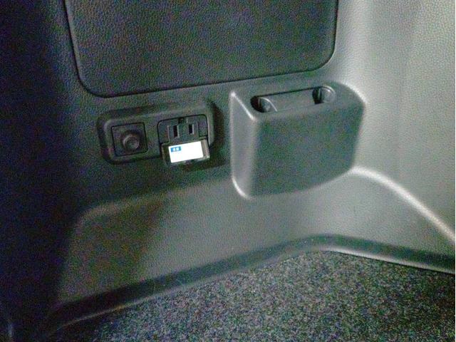 ヴォクシー ハイブリッドＳ－Ｚ　ナビ・ＴＶ・ディスプレイオーディオ・ＥＴＣ２．０・全方位モニター・リヤモニター・両側パワースライドドア・パワーバックドア・ユニバーサルステップ付（48枚目）