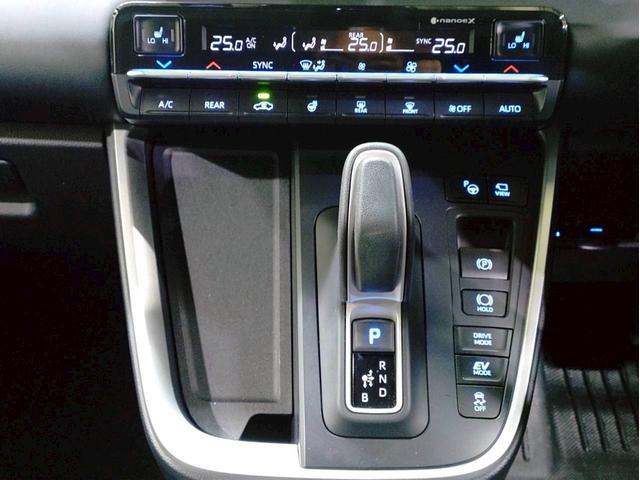 ヴォクシー ハイブリッドＳ－Ｚ　ナビ・ＴＶ・ディスプレイオーディオ・ＥＴＣ２．０・全方位モニター・リヤモニター・両側パワースライドドア・パワーバックドア・ユニバーサルステップ付（52枚目）