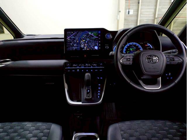 ヴォクシー ハイブリッドＳ－Ｚ　ナビ・ＴＶ・ディスプレイオーディオ・ＥＴＣ２．０・全方位モニター・リヤモニター・両側パワースライドドア・パワーバックドア・ユニバーサルステップ付（68枚目）