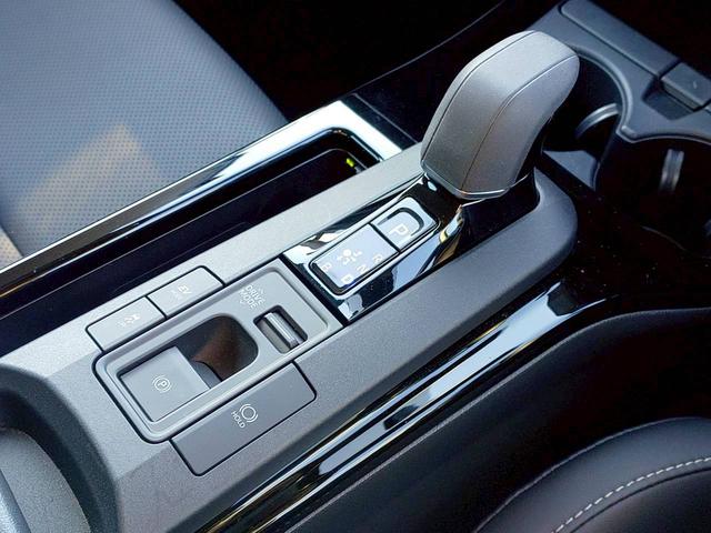 プリウス Ｚ　ナビ・全方位モニタ・ＥＴＣ２．０・パワーバックドア・シートヒーター・ドライブレコーダー付（18枚目）