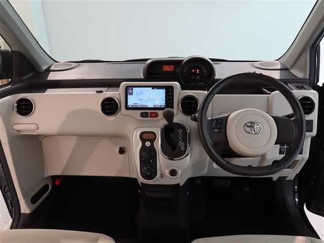 シンプルな運転席。運転は軽いハンドル回しで軽快なドライブを楽しめます