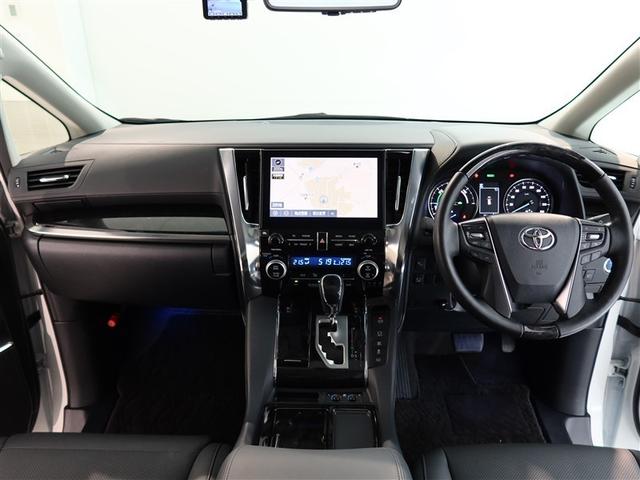 シンプルな運転席。運転は軽いハンドル回しで軽快なドライブを楽しめます