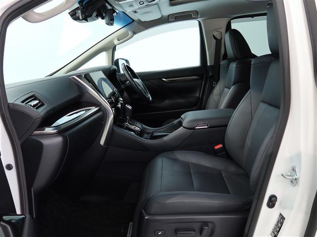 座り心地の良いシートで運転席も助手席もリラックスしてゆったりとドライブをお楽しみいただけます。