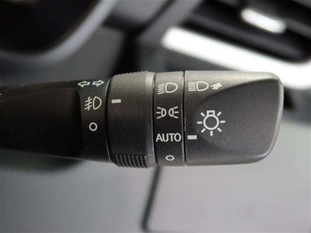 夜間やトンネル走行時など暗さに応じて自動で点灯♪自動で消灯♪