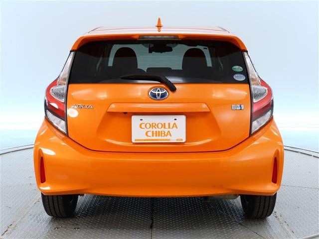 アクア Ｇ　１年間走行無制限保証　衝突回避被害軽減　車線逸脱警報機能　メモリナビ　フルセグＴＶ　バックカメラ　ドライブレコーダー　ＥＴＣ　クルーズコントロール　ＬＥＤヘッドライト　ＤＶＤ再生　スマートキー（4枚目）