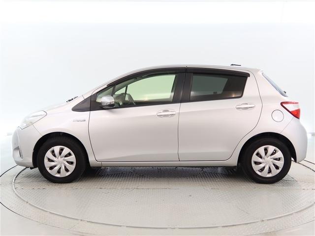 ヴィッツ ハイブリッドＦ　１年間走行無制限保証　衝突回避被害軽減　車線逸脱警報機能　メモリナビ　フルセグＴＶ　バックカメラ　ＥＴＣ　ＤＶＤ再生　オートエアコン（3枚目）