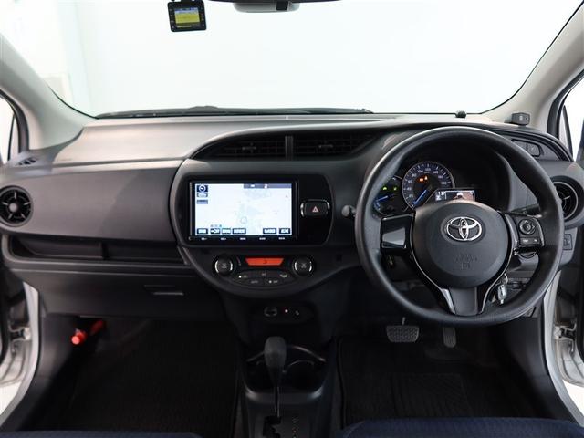 ヴィッツ ハイブリッドＦ　１年間走行無制限保証　衝突回避被害軽減　車線逸脱警報機能　メモリナビ　フルセグＴＶ　バックカメラ　ＥＴＣ　ＤＶＤ再生　オートエアコン（8枚目）