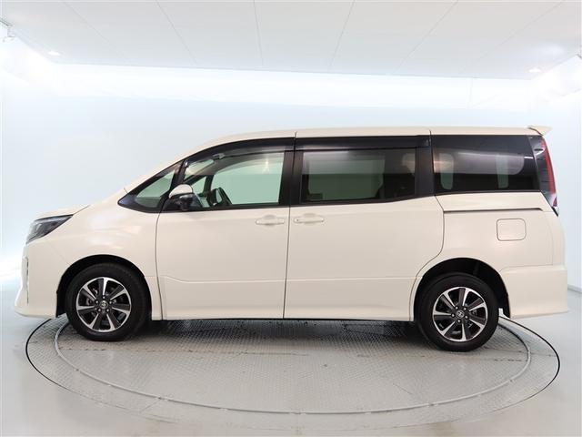 ノア Ｓｉ　１年間走行無制限保証　ペダル踏み間違い　衝突回避被害軽減　車線逸脱警報機能　メモリナビ　フルセグＴＶ　バックカメラ　ＥＴＣ　クルーズコントロール　電動スライドドア　ＬＥＤヘッドライト　ＤＶＤ再生（3枚目）