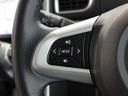 便利なステアリングスイッチ付きでナビに目をやらなくても音量調整等が可能です。