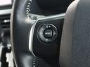 便利なステアリングスイッチ付きでナビに目をやらなくても音量調整等が可能です。