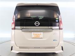 ������Υѥ�Ǽ�����Ŭ�ˡ����ݡ��ɽ����������륹�إ����˥��٤��Ѱդ��Ƥ���ޤ��� 4