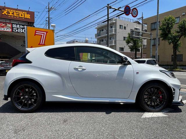 ＧＲヤリス ＲＺ　ハイパフォーマンス　ワンオーナー　フルエアロ　ＪＢＬサウンド　シートヒーター　ハーフレザー　衝突軽減　クルコン　ＢＳＭ　ソナー　ＬＥＤ　純正ＡＷ　純正ナビ　フルセグ　取扱説明書　保証書（24枚目）