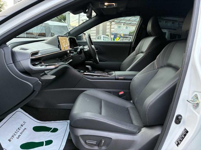 クラウンスポーツ Ｚ　ユーザー買取　法人１オーナー　禁煙　パノラマルーフ　２トーン　セーフティセンス　トヨタチームメイト　ブラック革シート　ベンチレーション付シートヒーター　シートクーラー　ディスプレイオーディオプラス（20枚目）