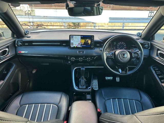 ヴェゼル e:HEV Z ユーザー買取 ワンオーナー レイズアルミ 無限グリル ブリッツマフラー ダウンサス 社外スピーカー ホンダコネクトディスプレイ 9インチインターナビ フルセグTV(3枚目)