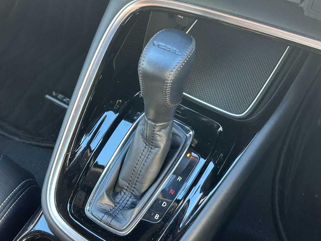 ヴェゼル e:HEV Z ユーザー買取 ワンオーナー レイズアルミ 無限グリル ブリッツマフラー ダウンサス 社外スピーカー ホンダコネクトディスプレイ 9インチインターナビ フルセグTV(13枚目)