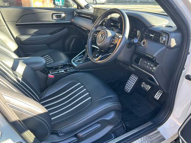 ヴェゼル e:HEV Z ユーザー買取 ワンオーナー レイズアルミ 無限グリル ブリッツマフラー ダウンサス 社外スピーカー ホンダコネクトディスプレイ 9インチインターナビ フルセグTV(17枚目)