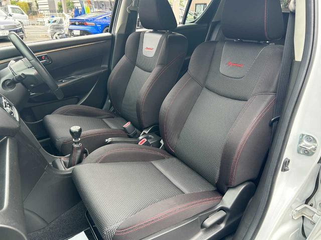 フィット感のあるシートで快適なドライブをお楽しみください♪