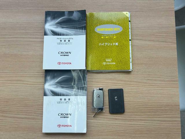 クラウンハイブリッド ベースグレード　ムーンルーフ　マークＸ　Ｇ’ｓ調カスタム車両　レーダークルコン　ダークブラウン革シート　純正ＨＤＤナビ　バックカメラ　パワーシート　純正１９インチＡＷ　シートヒーター　純正ステアリング有（2枚目）
