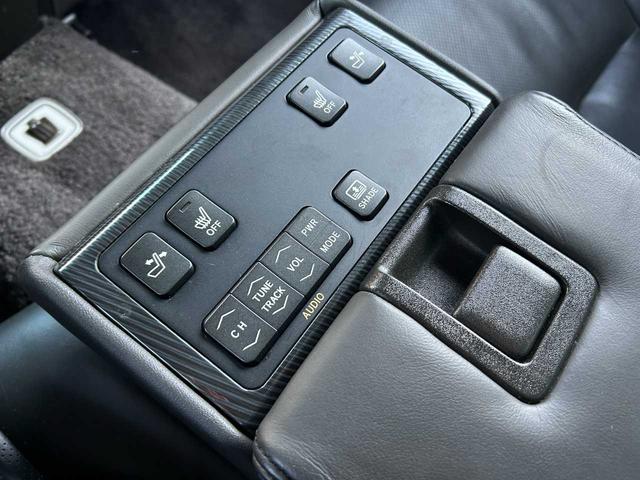 クラウンハイブリッド ベースグレード　ムーンルーフ　マークＸ　Ｇ’ｓ調カスタム車両　レーダークルコン　ダークブラウン革シート　純正ＨＤＤナビ　バックカメラ　パワーシート　純正１９インチＡＷ　シートヒーター　純正ステアリング有（4枚目）