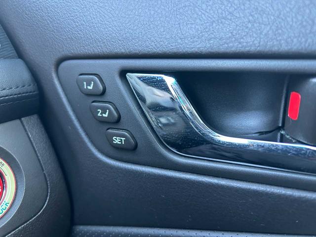 クラウンハイブリッド ベースグレード　ムーンルーフ　マークＸ　Ｇ’ｓ調カスタム車両　レーダークルコン　ダークブラウン革シート　純正ＨＤＤナビ　バックカメラ　パワーシート　純正１９インチＡＷ　シートヒーター　純正ステアリング有（22枚目）