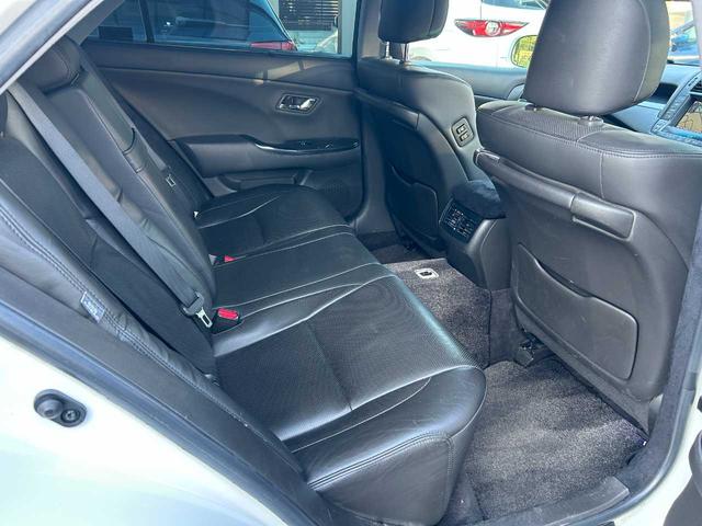 クラウンハイブリッド ベースグレード　ムーンルーフ　マークＸ　Ｇ’ｓ調カスタム車両　レーダークルコン　ダークブラウン革シート　純正ＨＤＤナビ　バックカメラ　パワーシート　純正１９インチＡＷ　シートヒーター　純正ステアリング有（23枚目）