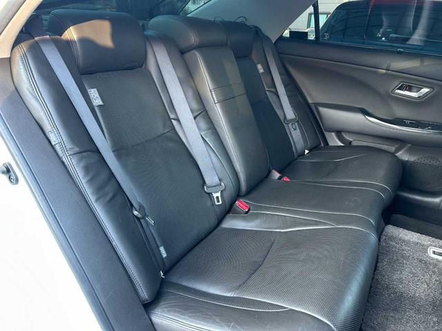 クラウンハイブリッド ベースグレード　ムーンルーフ　マークＸ　Ｇ’ｓ調カスタム車両　レーダークルコン　ダークブラウン革シート　純正ＨＤＤナビ　バックカメラ　パワーシート　純正１９インチＡＷ　シートヒーター　純正ステアリング有（24枚目）