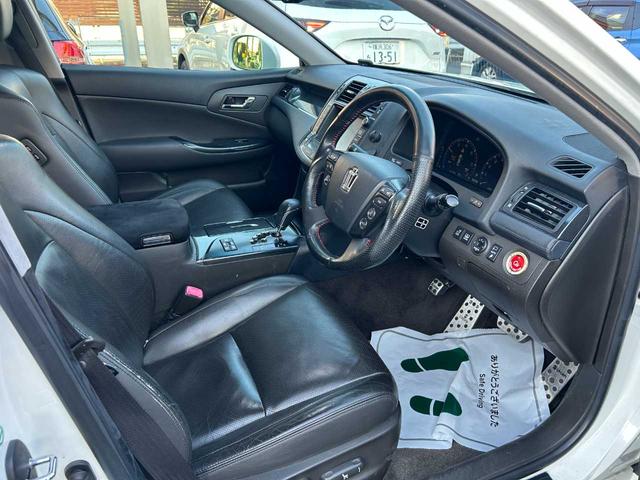 クラウンハイブリッド ベースグレード　ムーンルーフ　マークＸ　Ｇ’ｓ調カスタム車両　レーダークルコン　ダークブラウン革シート　純正ＨＤＤナビ　バックカメラ　パワーシート　純正１９インチＡＷ　シートヒーター　純正ステアリング有（25枚目）