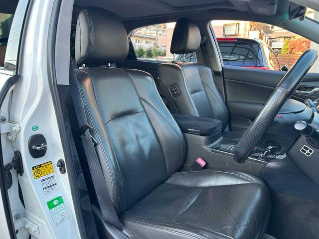 クラウンハイブリッド ベースグレード　ムーンルーフ　マークＸ　Ｇ’ｓ調カスタム車両　レーダークルコン　ダークブラウン革シート　純正ＨＤＤナビ　バックカメラ　パワーシート　純正１９インチＡＷ　シートヒーター　純正ステアリング有（26枚目）