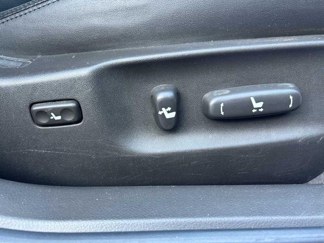 クラウンハイブリッド ベースグレード　ムーンルーフ　マークＸ　Ｇ’ｓ調カスタム車両　レーダークルコン　ダークブラウン革シート　純正ＨＤＤナビ　バックカメラ　パワーシート　純正１９インチＡＷ　シートヒーター　純正ステアリング有（27枚目）