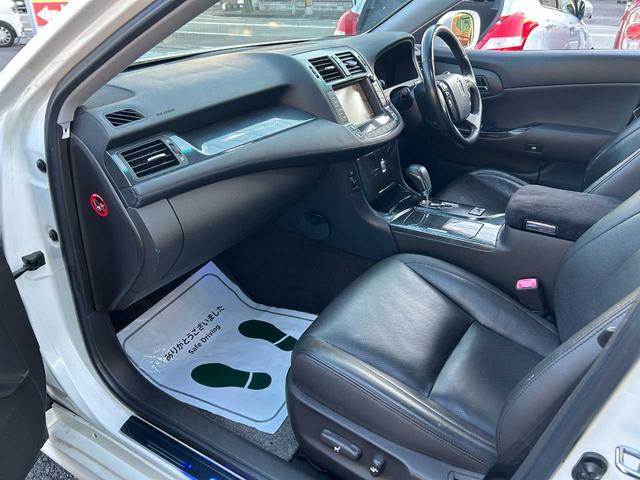 クラウンハイブリッド ベースグレード　ムーンルーフ　マークＸ　Ｇ’ｓ調カスタム車両　レーダークルコン　ダークブラウン革シート　純正ＨＤＤナビ　バックカメラ　パワーシート　純正１９インチＡＷ　シートヒーター　純正ステアリング有（28枚目）