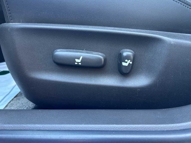 クラウンハイブリッド ベースグレード　ムーンルーフ　マークＸ　Ｇ’ｓ調カスタム車両　レーダークルコン　ダークブラウン革シート　純正ＨＤＤナビ　バックカメラ　パワーシート　純正１９インチＡＷ　シートヒーター　純正ステアリング有（30枚目）