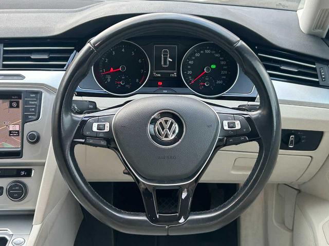 ステアリングは、常に目にする重要部分！同じ様でいて、それぞれのデザインや装備に、メーカーのこだわりが感じられます！