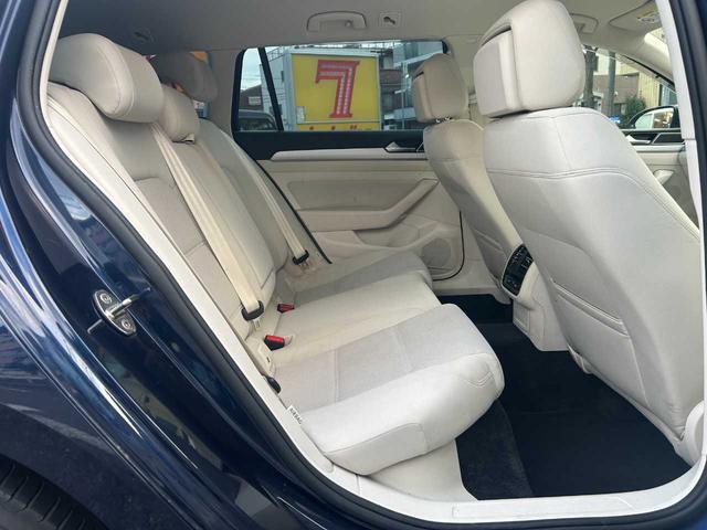 広々としたシートで乗り降り楽々です♪