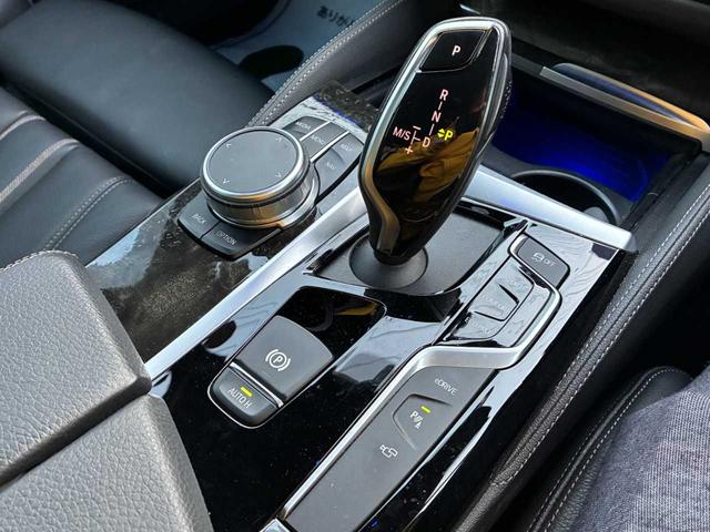 ５シリーズ ５３０ｅ　Ｍスポーツ　エディションジョイ＋　ユーザー買取　充電ケーブル有　ＨＵＤ　純正ＡＷ有　アクティブクルコン　レーンディパーチャー　衝突回避　衝突軽減ブレーキ　パークディスタンス　パーキングアシスト　アラウンドビュー　ブラック革シート（12枚目）