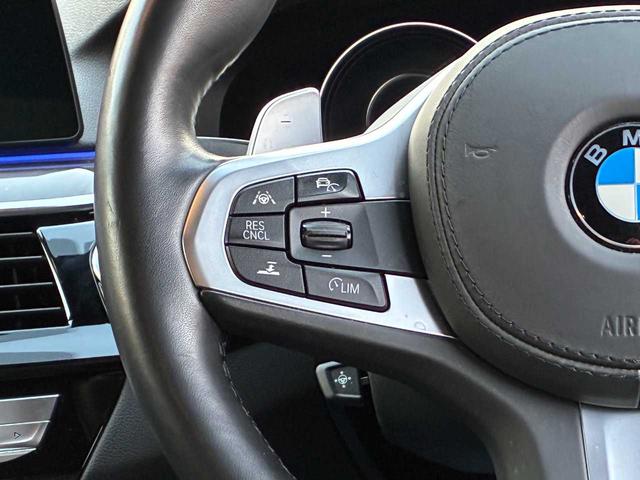 ５シリーズ ５３０ｅ　Ｍスポーツ　エディションジョイ＋　ユーザー買取　充電ケーブル有　ＨＵＤ　純正ＡＷ有　アクティブクルコン　レーンディパーチャー　衝突回避　衝突軽減ブレーキ　パークディスタンス　パーキングアシスト　アラウンドビュー　ブラック革シート（17枚目）