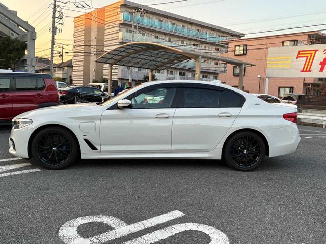 ５シリーズ ５３０ｅ　Ｍスポーツ　エディションジョイ＋　ユーザー買取　充電ケーブル有　ＨＵＤ　純正ＡＷ有　アクティブクルコン　レーンディパーチャー　衝突回避　衝突軽減ブレーキ　パークディスタンス　パーキングアシスト　アラウンドビュー　ブラック革シート（34枚目）