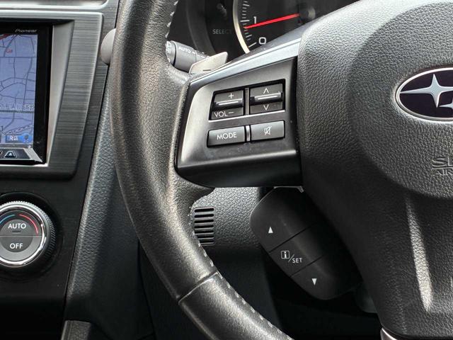 運転中、前方から目線をそらすことなく、オーディオ等の操作が可能な便利機能！安心＆快適なドライブを演出してくれます。