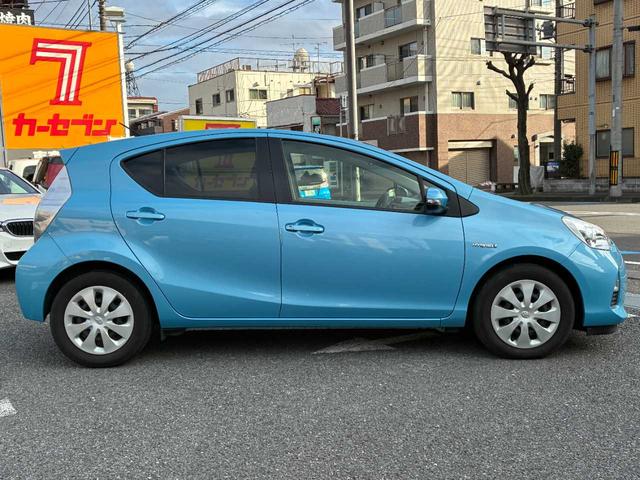 アクア Ｓ　１オーナー　禁煙　ユーザー買取車　スマートキー　純正ナビ　ＴＶ　Ｂｌｕｅｔｏｏｔｈ　オートエアコン　プッシュスタート（4枚目）