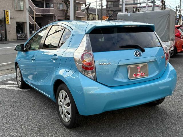 アクア Ｓ　１オーナー　禁煙　ユーザー買取車　スマートキー　純正ナビ　ＴＶ　Ｂｌｕｅｔｏｏｔｈ　オートエアコン　プッシュスタート（7枚目）