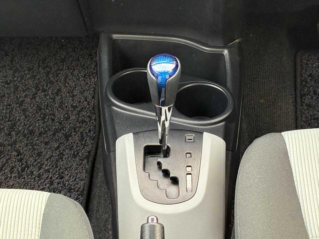 アクア Ｓ　１オーナー　禁煙　ユーザー買取車　スマートキー　純正ナビ　ＴＶ　Ｂｌｕｅｔｏｏｔｈ　オートエアコン　プッシュスタート（12枚目）