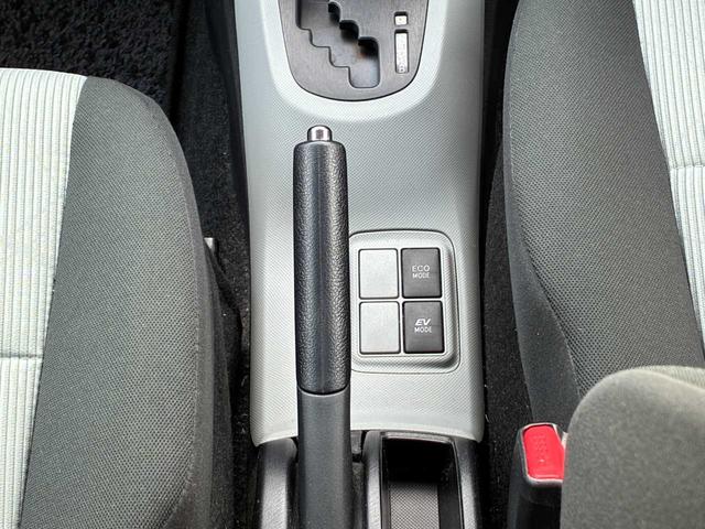 アクア Ｓ　１オーナー　禁煙　ユーザー買取車　スマートキー　純正ナビ　ＴＶ　Ｂｌｕｅｔｏｏｔｈ　オートエアコン　プッシュスタート（13枚目）