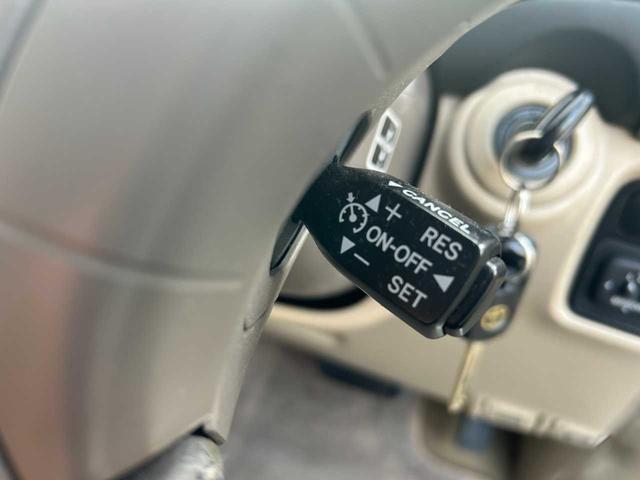 ランドクルーザー１００ ＶＸリミテッド　ユーザー買取車／純正ナビ／ＲＡＹＳホイール／バックカメラ／クルコン／ＴＶ／ＤＶＤ／オートライト／ドラレコ／木目調／構造変更５人乗り（11枚目）