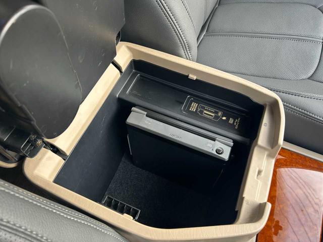 ランドクルーザー１００ ＶＸリミテッド　ユーザー買取車／純正ナビ／ＲＡＹＳホイール／バックカメラ／クルコン／ＴＶ／ＤＶＤ／オートライト／ドラレコ／木目調／構造変更５人乗り（14枚目）
