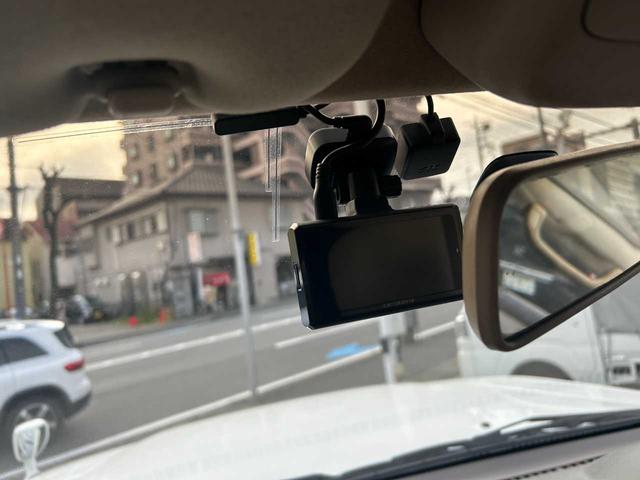 ランドクルーザー１００ ＶＸリミテッド　ユーザー買取車／純正ナビ／ＲＡＹＳホイール／バックカメラ／クルコン／ＴＶ／ＤＶＤ／オートライト／ドラレコ／木目調／構造変更５人乗り（15枚目）