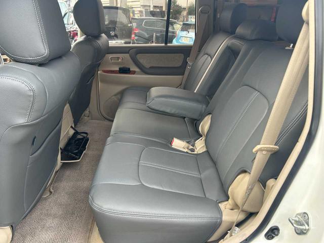 ランドクルーザー１００ ＶＸリミテッド　ユーザー買取車／純正ナビ／ＲＡＹＳホイール／バックカメラ／クルコン／ＴＶ／ＤＶＤ／オートライト／ドラレコ／木目調／構造変更５人乗り（22枚目）